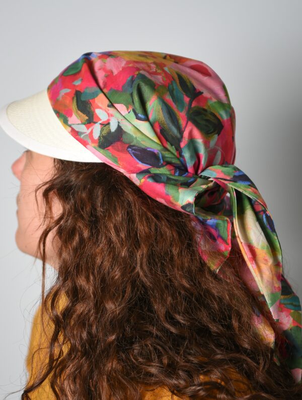 visiere bandana vue de dos sur cheveux longs bruns